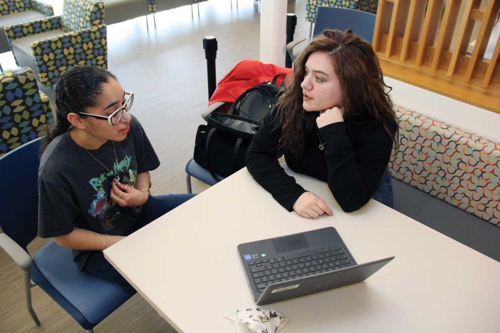 Ainsley Murdock ’19 with HCC student Nikayla Rogers